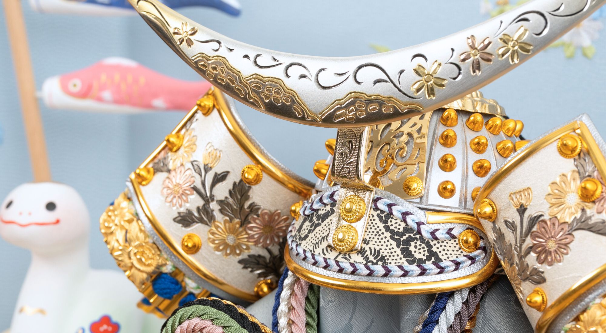 ママも赤ちゃんもにっこり 小さくかわいい五月人形のふらここ