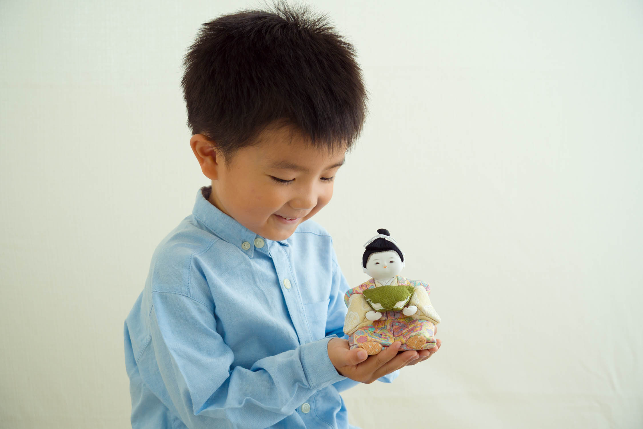 五月人形は何歳まで飾ればいいの 時期や由来 おすすめの処分方法をご紹介 ふらここコラム